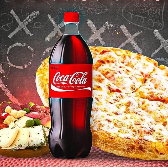 Large Pie, Large House salad, 6 Garlic Knots & a 2L Soda.